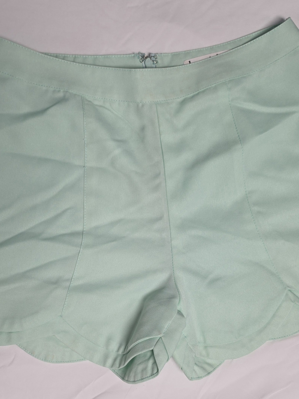 Women's Mint Scallop Hem Shorts